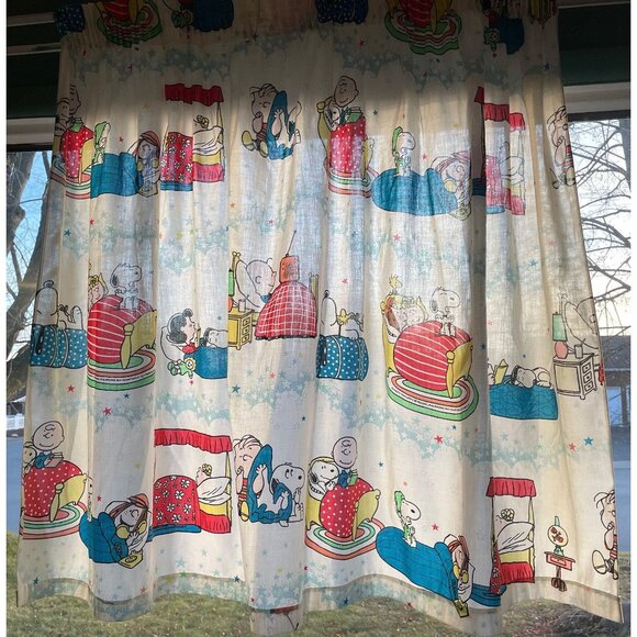 Vintage 1960s Charlie Brown curtain, Peanuts characters, pencil pleats panel - Picture 1 of 10